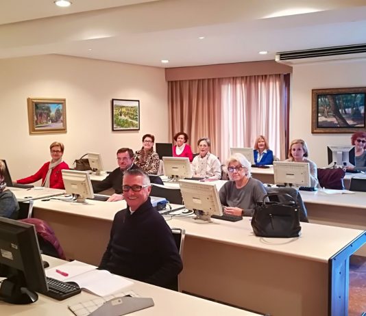 entrega diplomes curs iniciacio informatica fundacio caixa rural