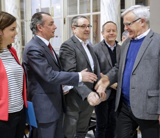 Joan Ribó signa el VI Pacte per a l’ocupació en el Saló de Cristall de l’Ajuntament de València