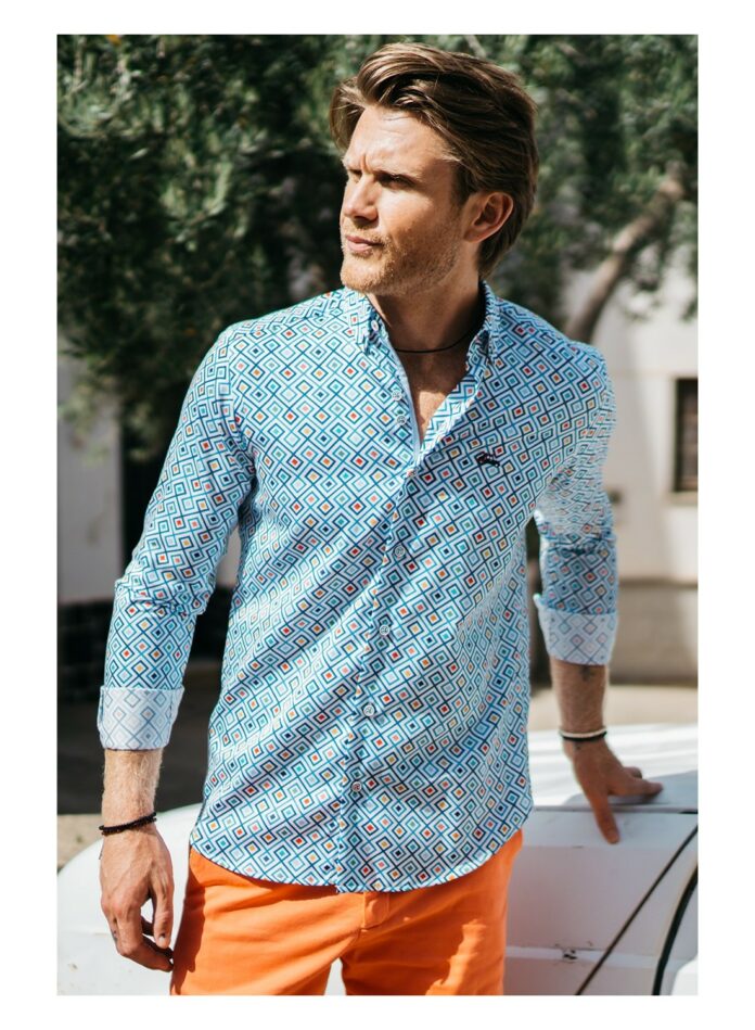 camisa slim fit estampado geometrico multicolor