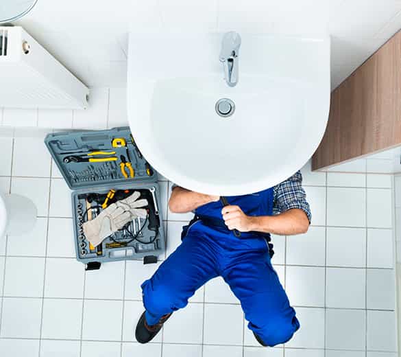 fontanero en Pamplona reparación de fugas instalación fontanería profesional