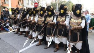 Cabalgata del Pregón en las Fiestas de la Magdalena 2026 en Castellón con trajes tradicionales y carrozas