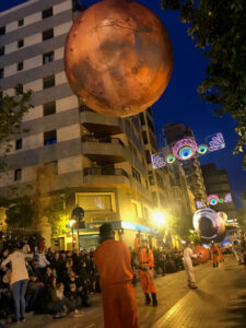 Grupo de collas celebrando en las Fiestas de la Magdalena 2026 en Castellón con ambiente festivo y vestimenta tradicional