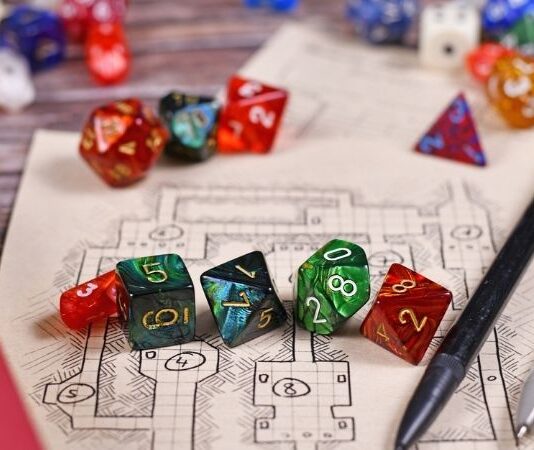 Que son los juegos de Rol ? Dados y fichas de personaje para jugar a juegos de rol de mesa